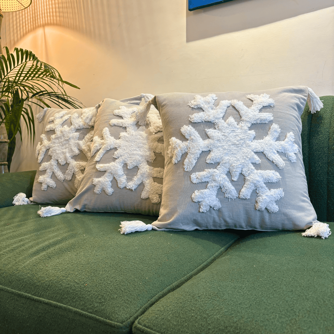 Snowflake Tufted Cushion Cover